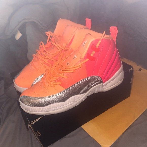 Limited edition girls Jordans - Picture 3 of 4